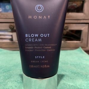 Monat Blow Out Cream